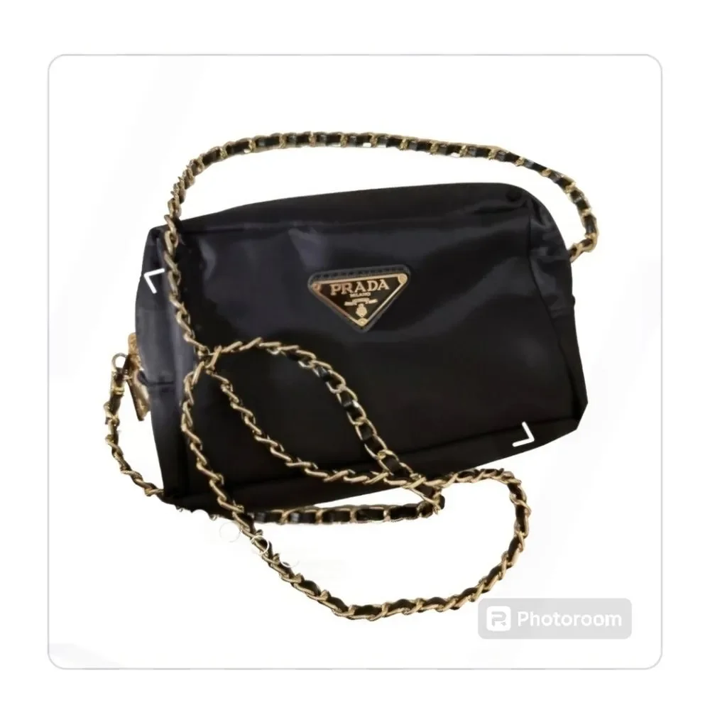 New black Small purse with Zipper and gold Chain belt should purs - Picture 8 of 15